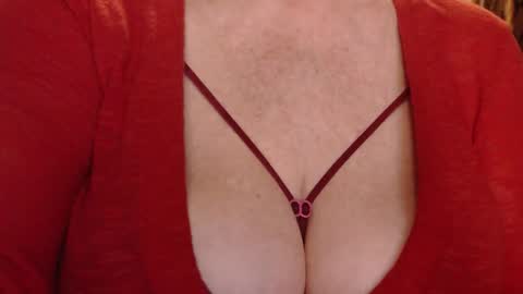 Snapshot of sweetli_angel chatting on October 9, 2:06 am sweetli_angel online show from October 9, 2:06 am