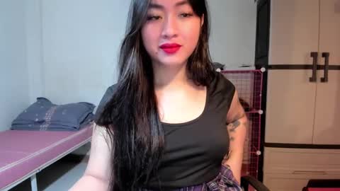 Snapshot of sweetlovepinay04 chatting on December 5, 4:28 pm Zoe online show from December 5, 4:28 pm