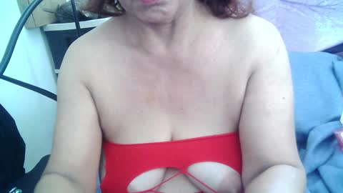 Snapshot of sweetmature_69 chatting on September 30, 3:17 am sweetmature_69 online show from September 30, 3:17 am