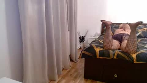 Snapshot of sweetmayacutie chatting on September 23, 4:23 pm sweetmaya online show from September 23, 4:23 pm