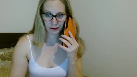 Snapshot of sweetmayaxoxo chatting on December 2, 1:30 pm sweetmayaxoxo online show from December 2, 1:30 pm