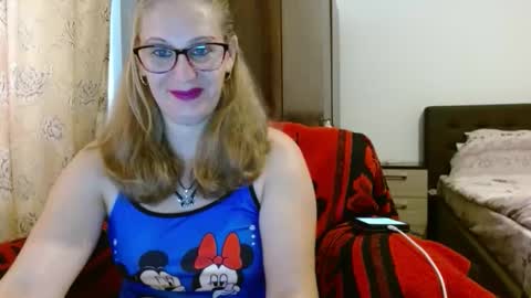 Snapshot of sweetmayaxoxo chatting on October 24, 9:43 am sweetmayaxoxo online show from October 24, 9:43 am