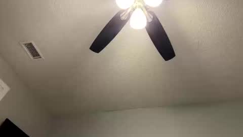 WeAim2PZzz online show from October 14, 4:37 am