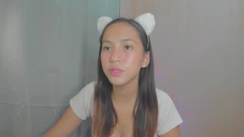 Mia online show from December 3, 4:18 pm