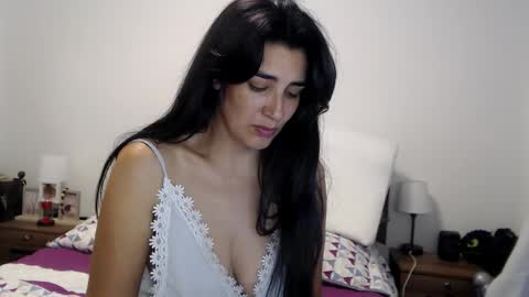 Snapshot of sweetsmile28 chatting on October 8, 10:16 pm Dianis online show from October 8, 10:16 pm