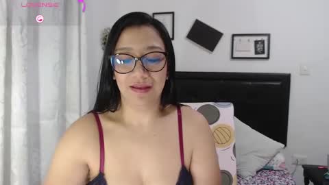 Snapshot of sweetstormi chatting on February 17, 8:52 am Stormi online show from February 17, 8:52 am
