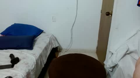Snapshot of sweett_bigass_ chatting on January 15, 2:27 am Houston online show from January 15, 2:27 am