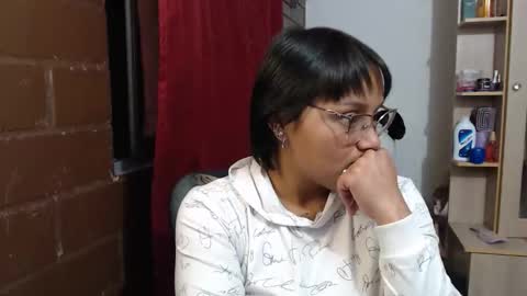 sweett_candy1 online show from April 6, 2:42 am