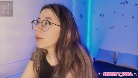 Snapshot of sweettvera_ chatting on October 18, 12:09 pm Veronica Independent Model online show from October 18, 12:09 pm
