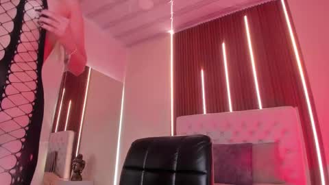 Snapshot of sweetty_paulina chatting on September 27, 1:53 pm Swetty. online show from September 27, 1:53 pm