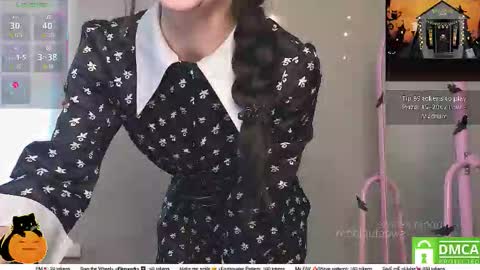 Elis  a little vacation Ill be here Saturday my schedules in bio online show from October 31, 8:59 am