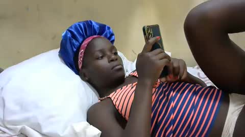 Snapshot of sweetvallerie chatting on February 13, 11:47 pm sweetvallerie online show from February 13, 11:47 pm