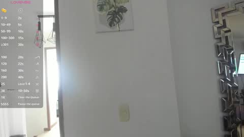 sweetvane_ online show from September 28, 3:54 pm