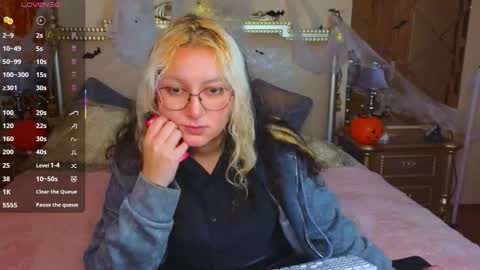 Hot Candy online show from October 19, 5:45 am