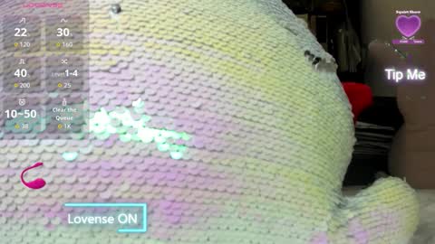 Mia online show from December 5, 9:01 pm