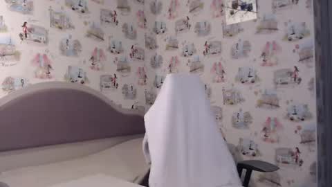 Snapshot of sweety_girlxx chatting on October 16, 1:00 pm Mila online show from October 16, 1:00 pm