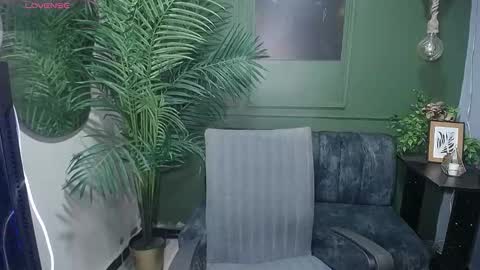Snapshot of sweety_smilee chatting on September 24, 6:14 pm Emma online show from September 24, 6:14 pm