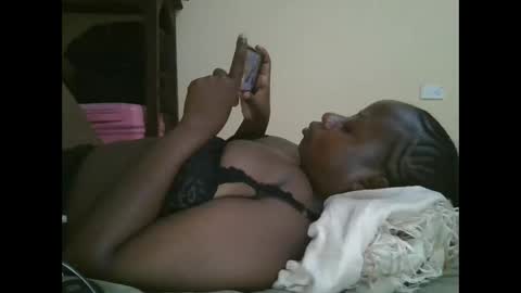 sweetyass25 online show from October 17, 6:45 pm