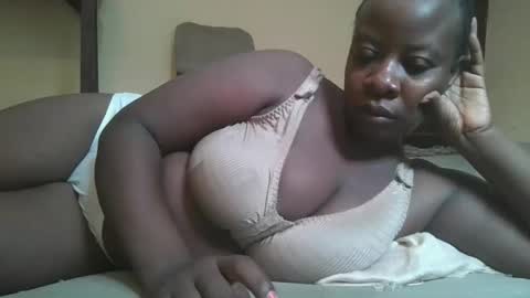 sweetyass25 online show from March 13, 7:33 am