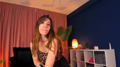 Snapshot of sweetyfit chatting on October 3, 7:27 am Leya online show from October 3, 7:27 am