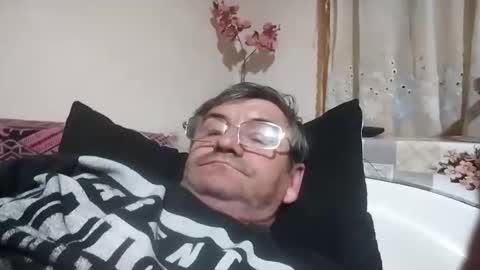 Raymond online show from March 27, 7:15 pm