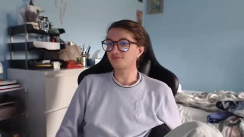 Cat online show from April 17, 7:55 am