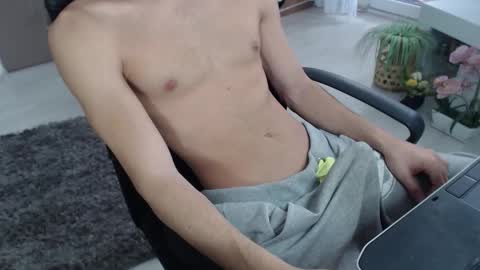 SwetLittleBoy4u online show from September 13, 10:39 am