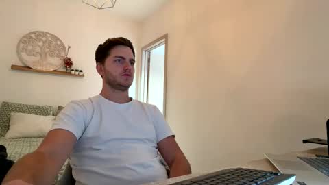 syl092 online show from March 31, 5:13 pm