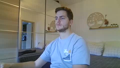 syl092 online show from January 12, 9:27 am