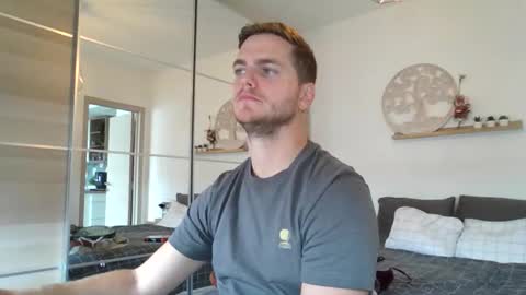 syl092 online show from October 3, 10:12 am