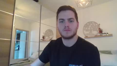 syl092 online show from December 12, 1:39 pm