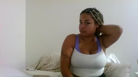 Snapshot of t_princess_t chatting on September 25, 1:12 am t_princess_t online show from September 25, 1:12 am