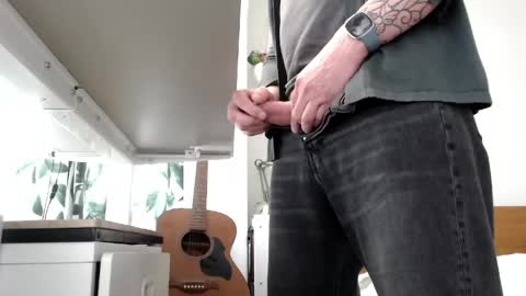 tache154167 online show from April 14, 11:46 am