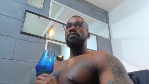 Snapshot of tafari_1 chatting on October 5, 4:54 am Tafari Zulu online show from October 5, 4:54 am