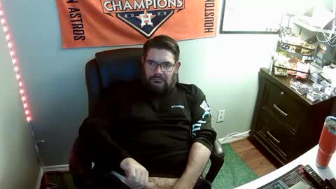 TaintNuzzler online show from September 19, 7:01 am