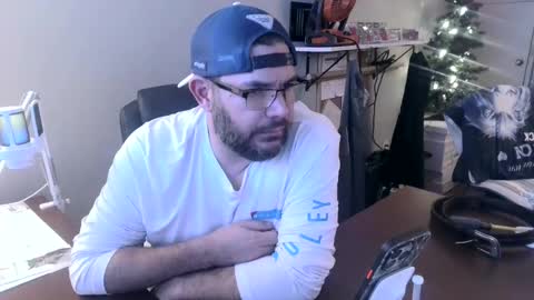 TaintNuzzler online show from December 2, 2:57 am