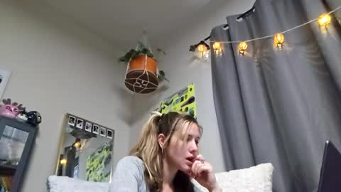 Taishabubblebutt online show from December 12, 6:10 pm