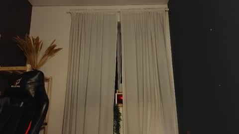 Lizzy online show from March 12, 6:17 am