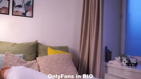 Mia online show from November 28, 2:08 am