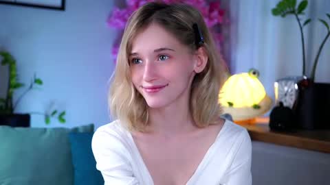 Mia online show from March 11, 4:51 am