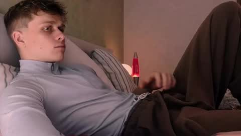 Snapshot of talkinghead7 chatting on October 13, 9:06 pm Colin online show from October 13, 9:06 pm