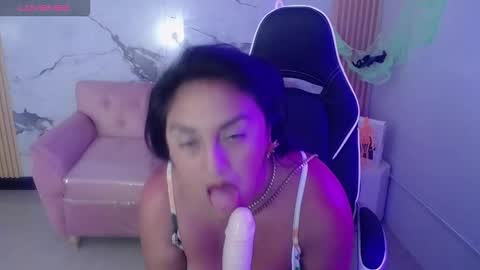 Snapshot of tamara_ch1 chatting on October 16, 3:50 am tamara_ch1 online show from October 16, 3:50 am