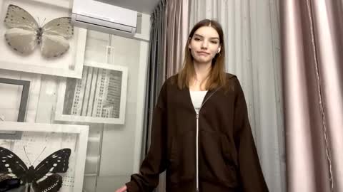 Mia online show from March 4, 2:58 pm