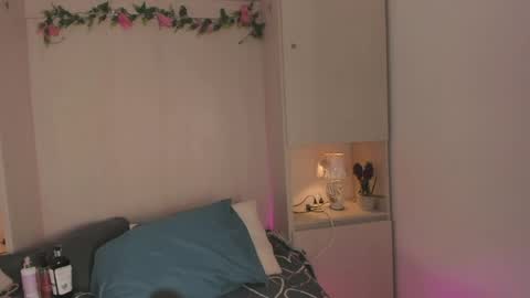  T A R A  online show from February 26, 4:27 am