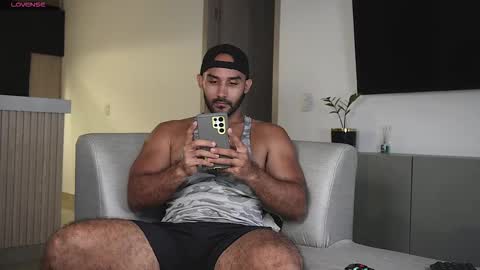 Snapshot of tarek_dan chatting on October 22, 9:05 pm Tarek online show from October 22, 9:05 pm
