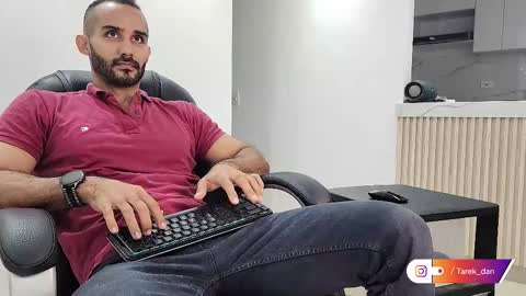 Snapshot of tarek_dan chatting on February 25, 11:10 am Tarek online show from February 25, 11:10 am