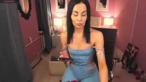 Snapshot of tashahoney chatting on February 9, 9:39 pm Tasha online show from February 9, 9:39 pm