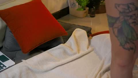 RHEA  pronanciation like Reya   online show from January 8, 10:04 am