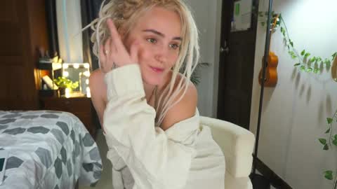 RHEA  pronanciation like Reya   online show from January 10, 8:29 am