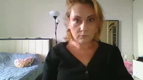 Snapshot of tatiana_xi chatting on September 22, 9:46 am tatiana_xi online show from September 22, 9:46 am